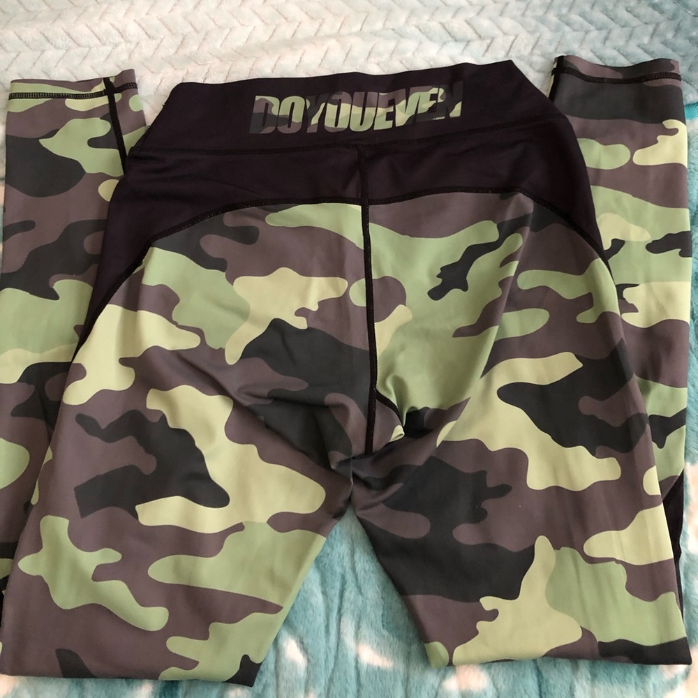 Do you even camo pants! Worn a couple times . Great condition .